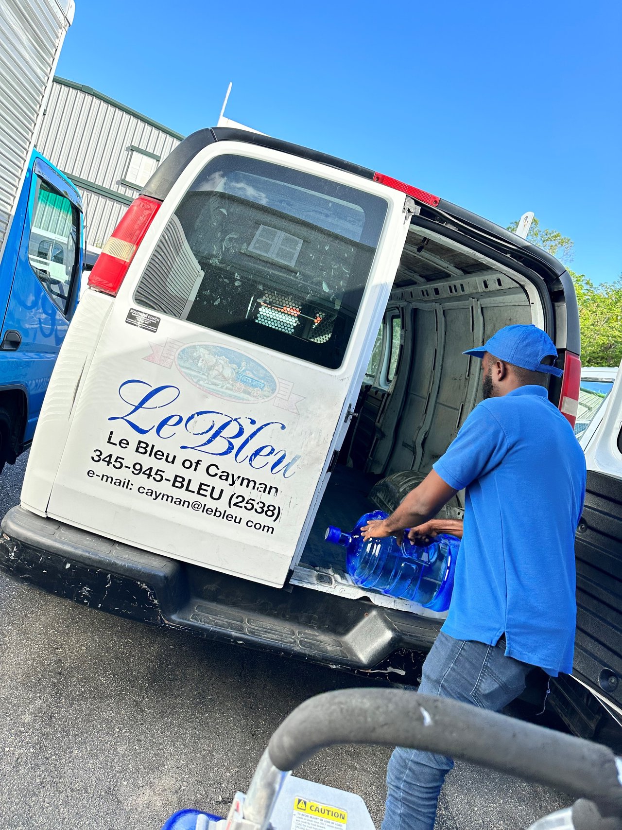 lebleuofcaymanltd.com